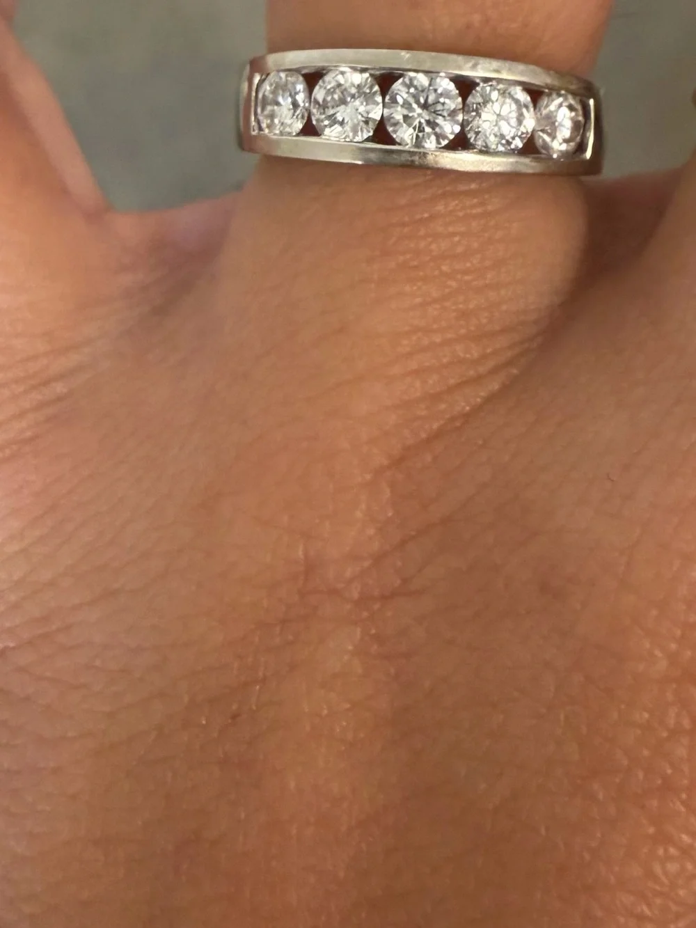 18k gold diamond band